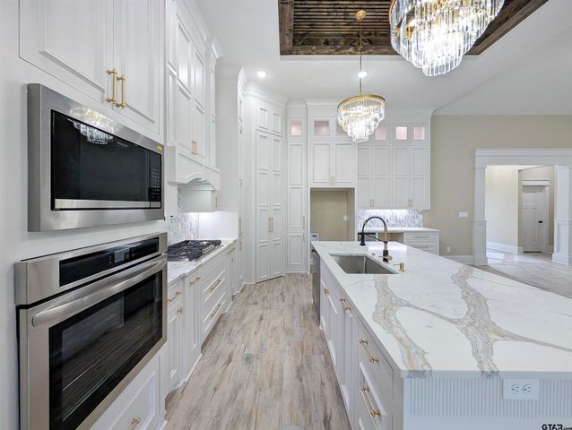 12342 Oak Grove Dr., Lindale, TX 75706