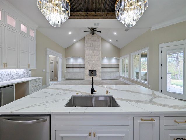 12342 Oak Grove Dr., Lindale, TX 75706