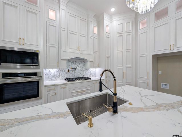 12342 Oak Grove Dr., Lindale, TX 75706