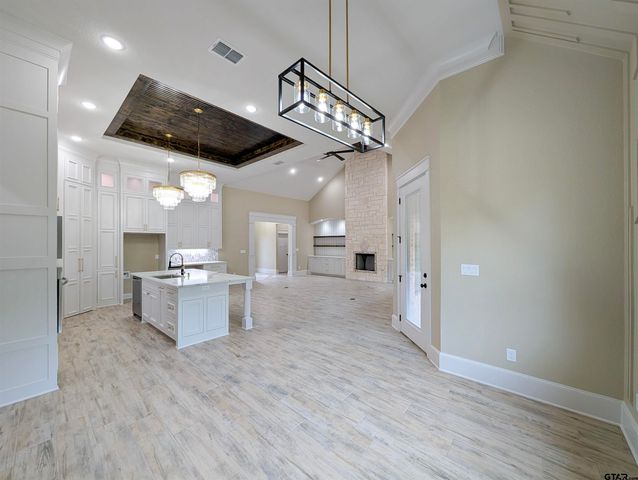 12342 Oak Grove Dr., Lindale, TX 75706