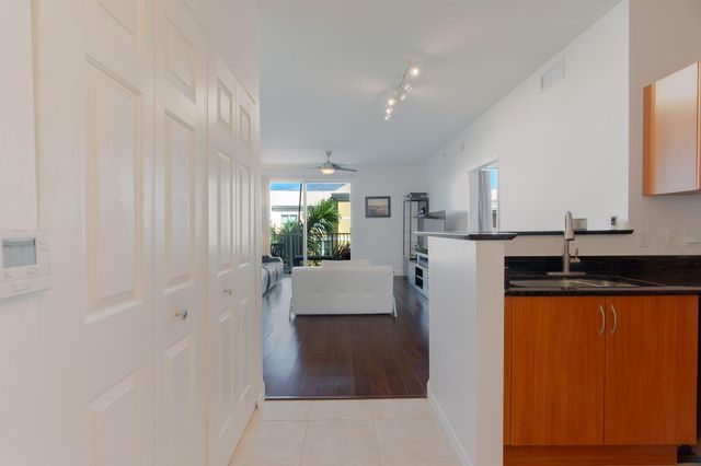 804 E Windward Way 621, Lantana, FL 33462