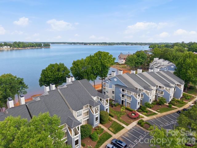 913 Southwest Drive, Davidson, NC 28036