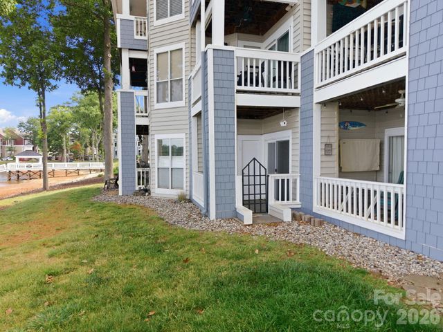 913 Southwest Drive, Davidson, NC 28036