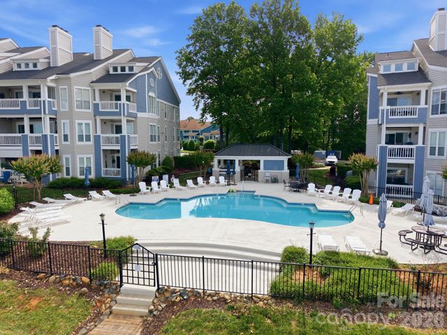 913 Southwest Drive, Davidson, NC 28036
