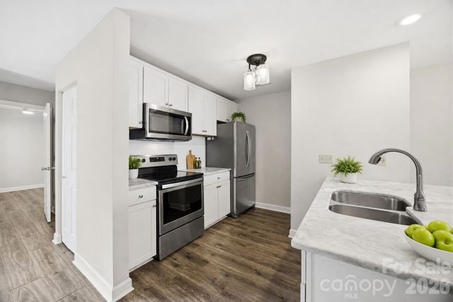 913 Southwest Drive, Davidson, NC 28036