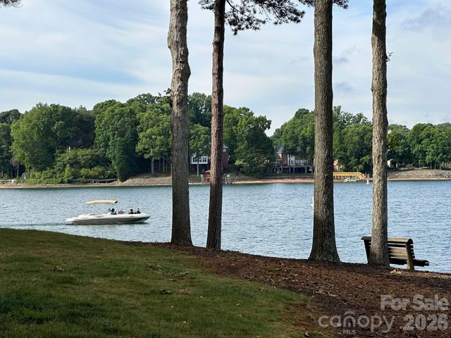 913 Southwest Drive, Davidson, NC 28036