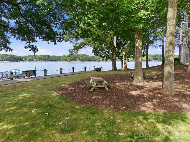 913 Southwest Drive, Davidson, NC 28036