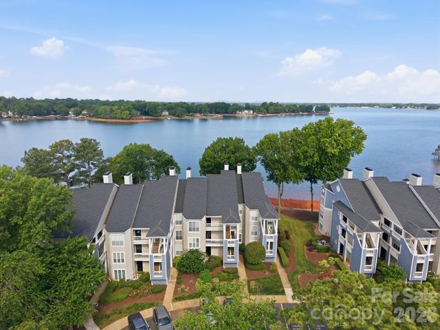 913 Southwest Drive, Davidson, NC 28036