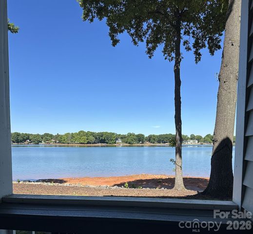 913 Southwest Drive, Davidson, NC 28036
