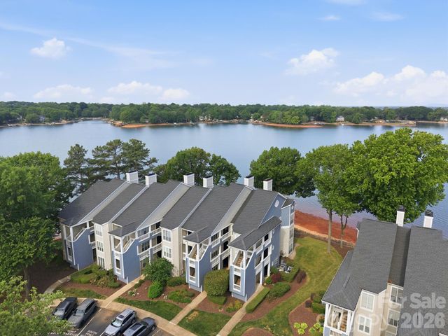 913 Southwest Drive, Davidson, NC 28036