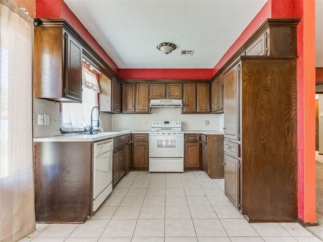125 Marrgate Drive, Yukon, OK 73099