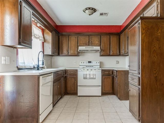 125 Marrgate Drive, Yukon, OK 73099