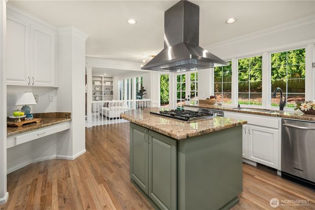 23214 SE 47th Way, Sammamish, WA 98075
