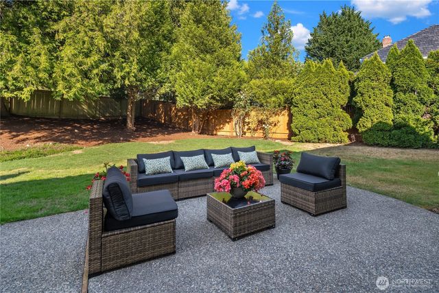 23214 SE 47th Way, Sammamish, WA 98075