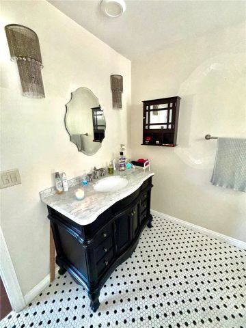 18601 Newland 12, Huntington Beach, CA 92646