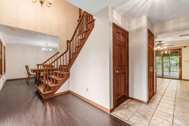 2966 Knoll Drive, Gahanna, OH 43230