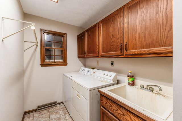 2966 Knoll Drive, Gahanna, OH 43230