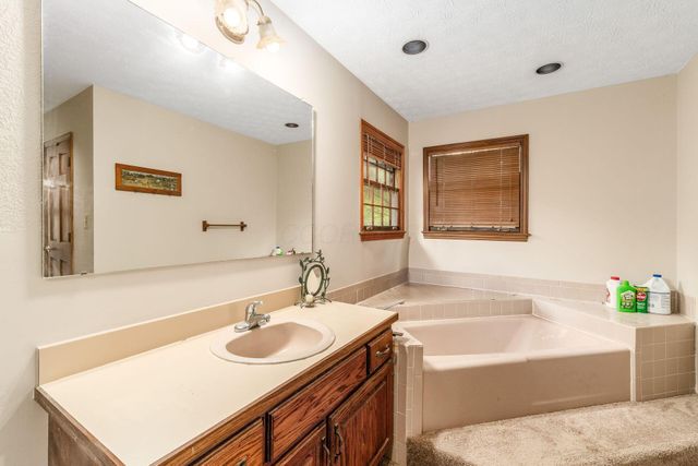 2966 Knoll Drive, Gahanna, OH 43230