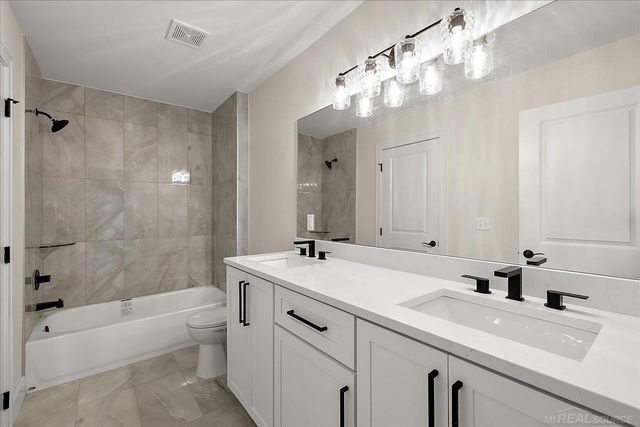 682 Westlake Avenue, Oxford, MI 48371