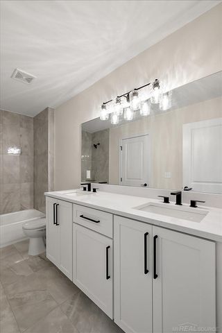 682 Westlake Avenue, Oxford, MI 48371