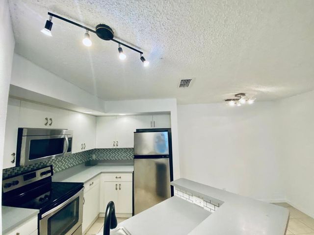 3310 Pinewalk Drive N 1826, Margate, FL 33063