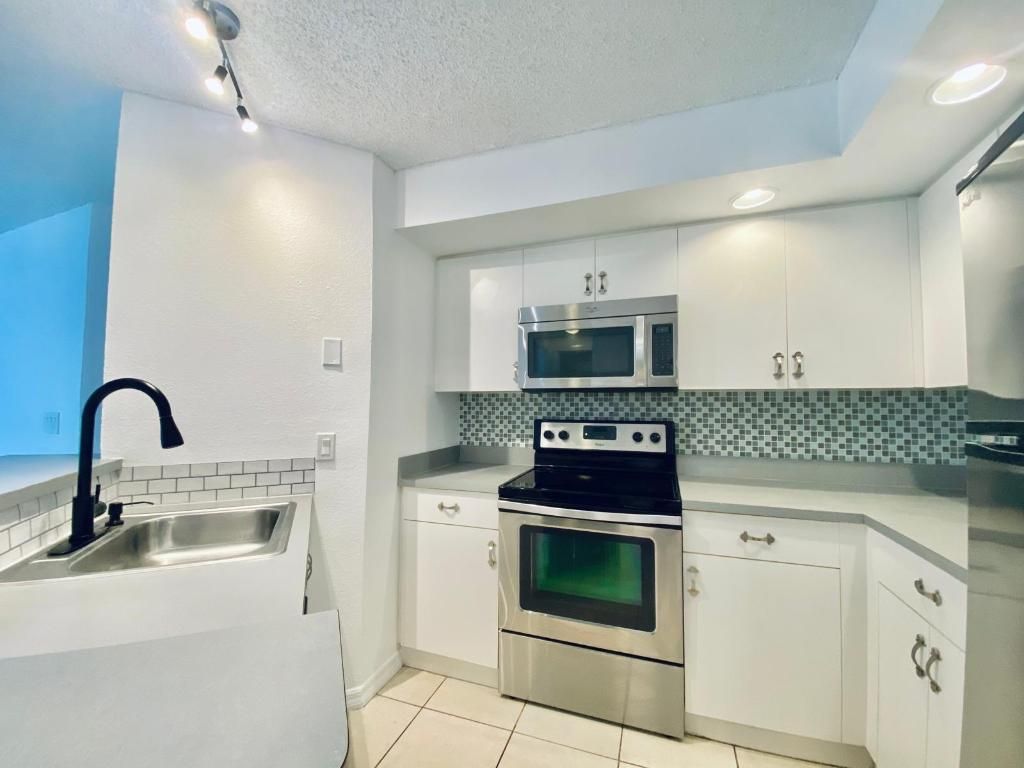 3310 Pinewalk Drive N 1826, Margate, FL 33063