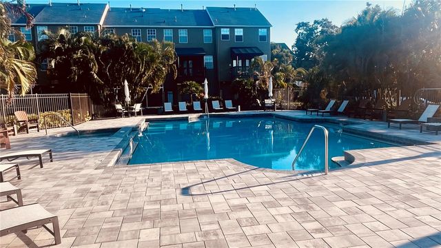 2915 POINTEVIEW, Tampa, FL 33611