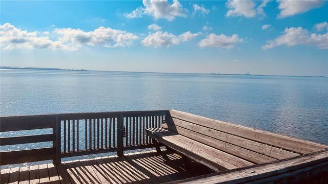 2915 POINTEVIEW, Tampa, FL 33611