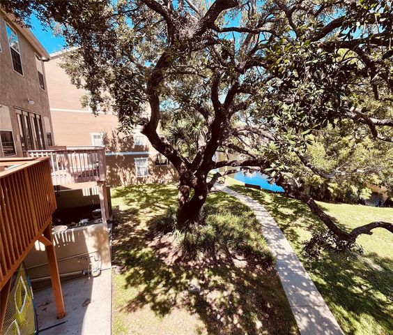 2915 POINTEVIEW, Tampa, FL 33611