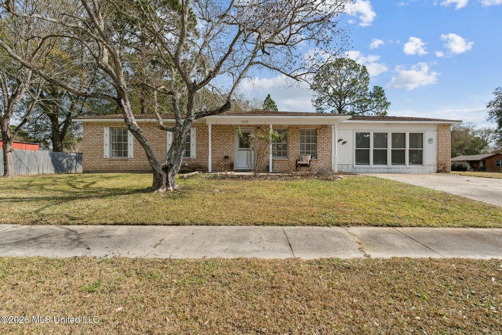 2218 Calle De Arena Street, Gautier, MS 39553