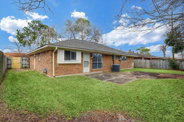 5613 Armstrong Drive, Texas City, TX 77591