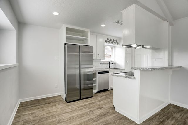 5613 Armstrong Drive, Texas City, TX 77591