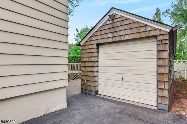 2114 Ludlow St, Rahway City, NJ 07065