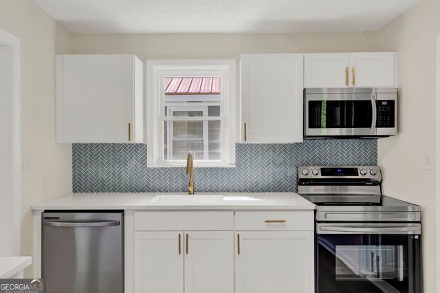 2222 Hanson Street, Savannah, GA 31404
