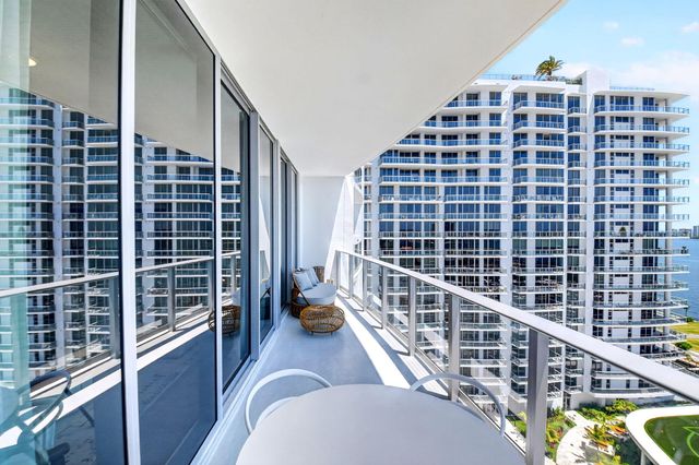 220 Lake Shore Drive 1708, Lake Park, FL 33403
