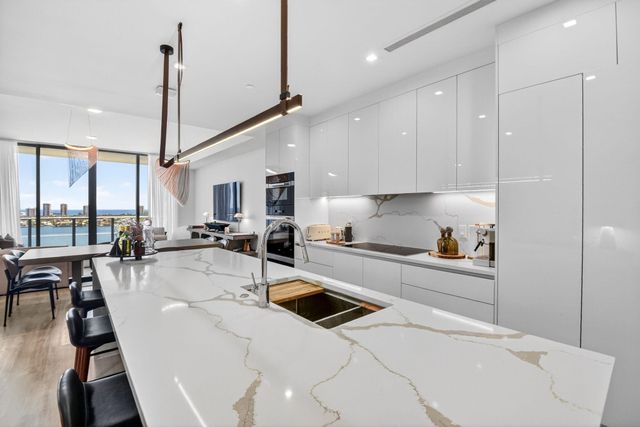 220 Lake Shore Drive 1708, Lake Park, FL 33403