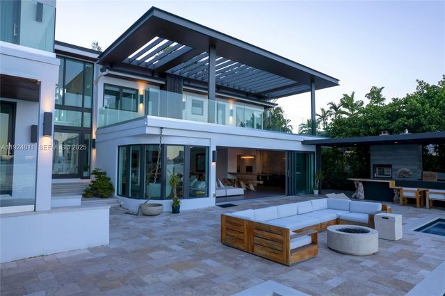 327 E Rivo Alto Dr, Miami Beach, FL 33139