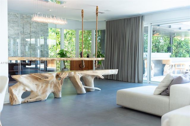 327 E Rivo Alto Dr, Miami Beach, FL 33139