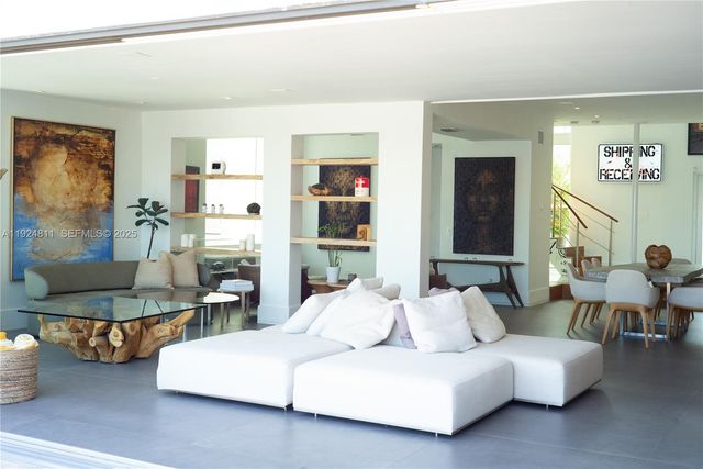 327 E Rivo Alto Dr, Miami Beach, FL 33139