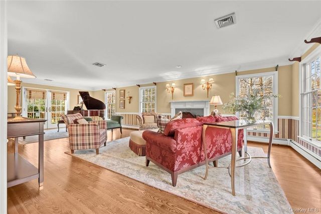 26 Plumwood Road, Briarcliff Manor, NY 10510
