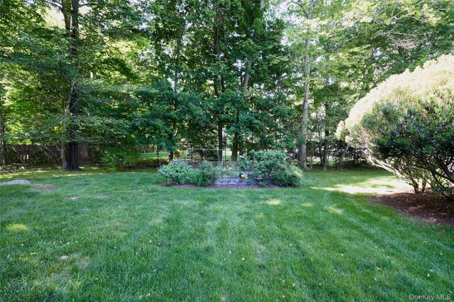 26 Plumwood Road, Briarcliff Manor, NY 10510