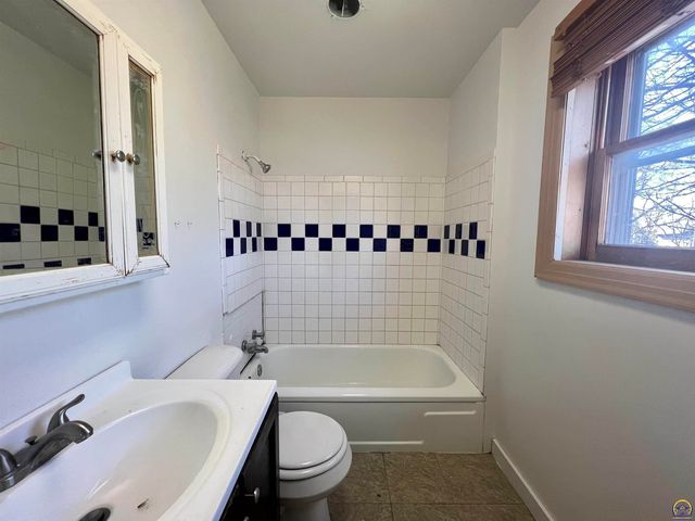 433 SW Lincoln ST, Topeka, KS 66606