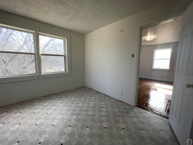 433 SW Lincoln ST, Topeka, KS 66606