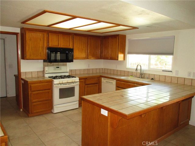 15412 Myalon Road, Apple Valley, CA 92307