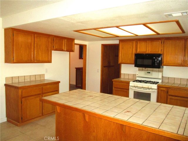 15412 Myalon Road, Apple Valley, CA 92307