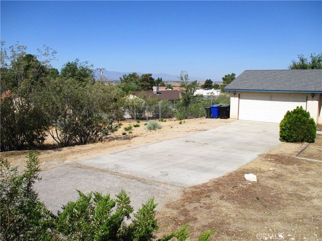 15412 Myalon Road, Apple Valley, CA 92307