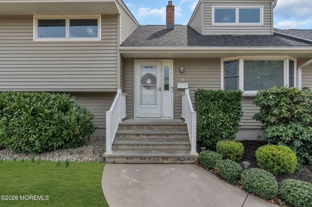 14 Riveredge Road, Tinton Falls, NJ 07724