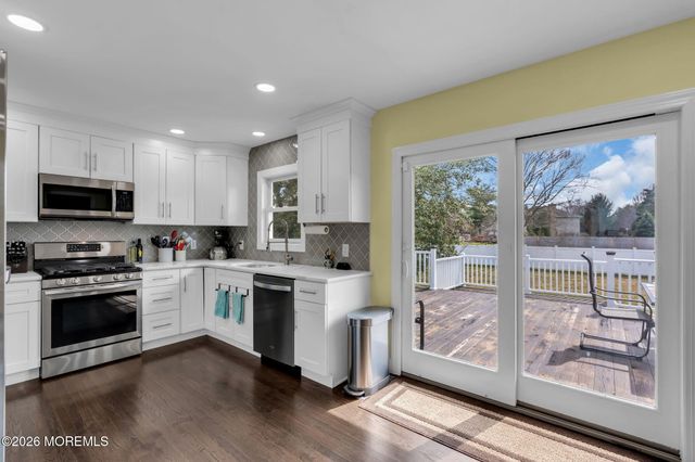 14 Riveredge Road, Tinton Falls, NJ 07724