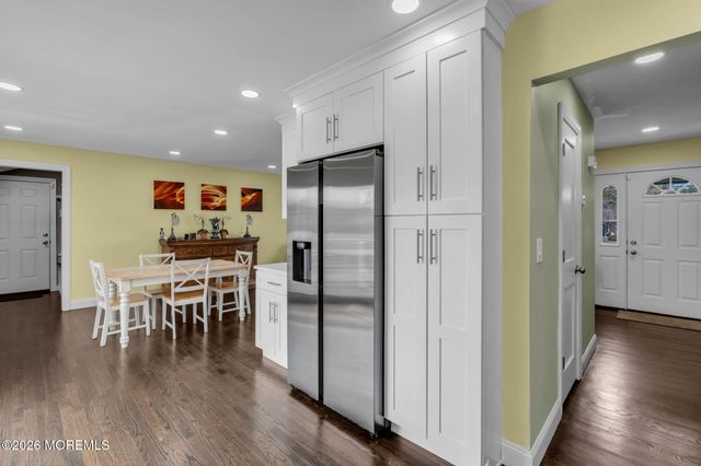 14 Riveredge Road, Tinton Falls, NJ 07724