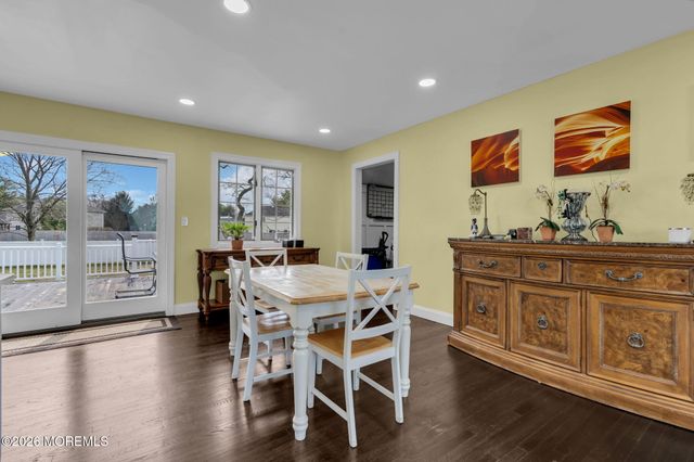 14 Riveredge Road, Tinton Falls, NJ 07724